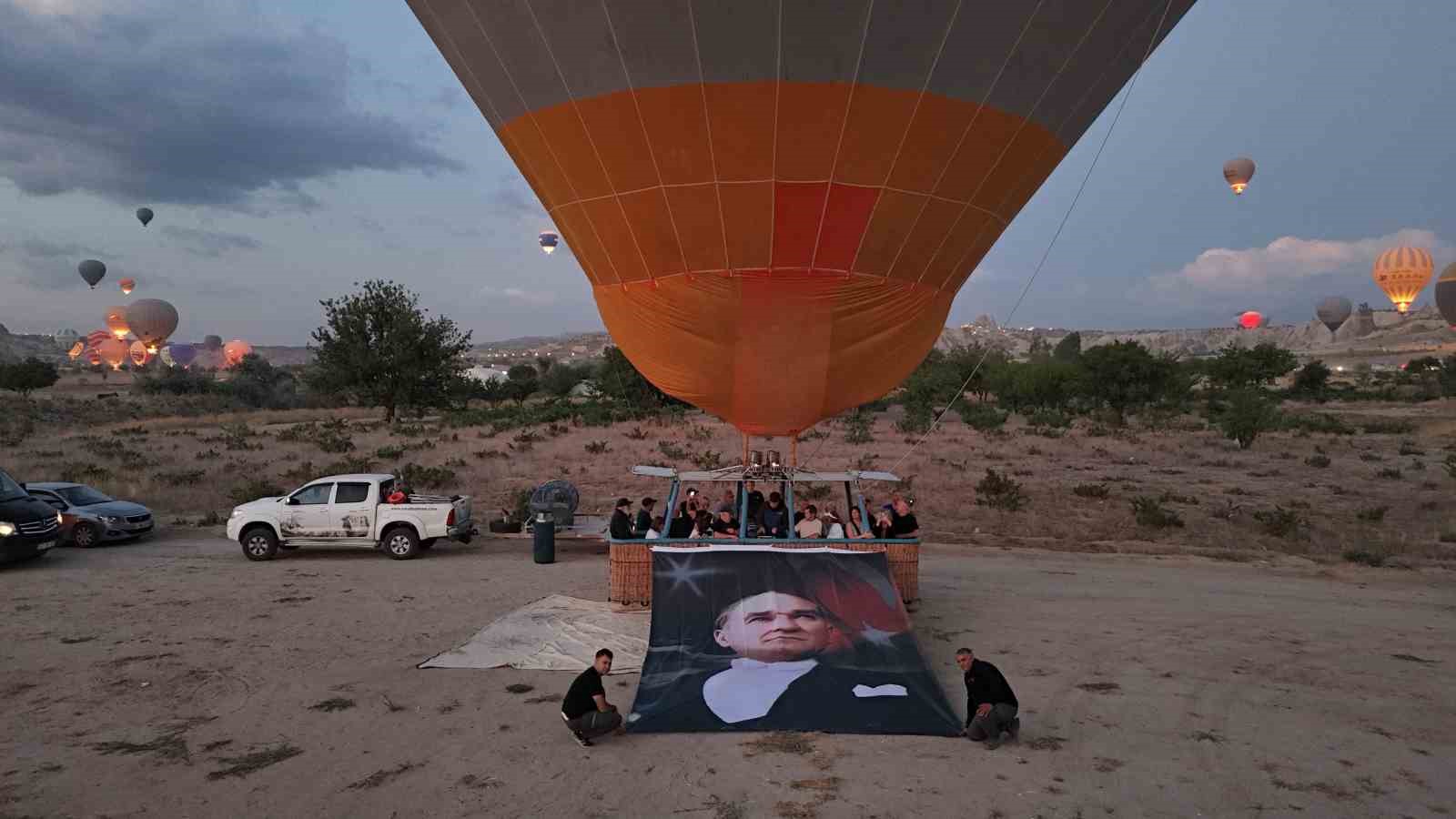Sıcak hava balonları 30 Ağustos Zafer Bayramı için havalandı