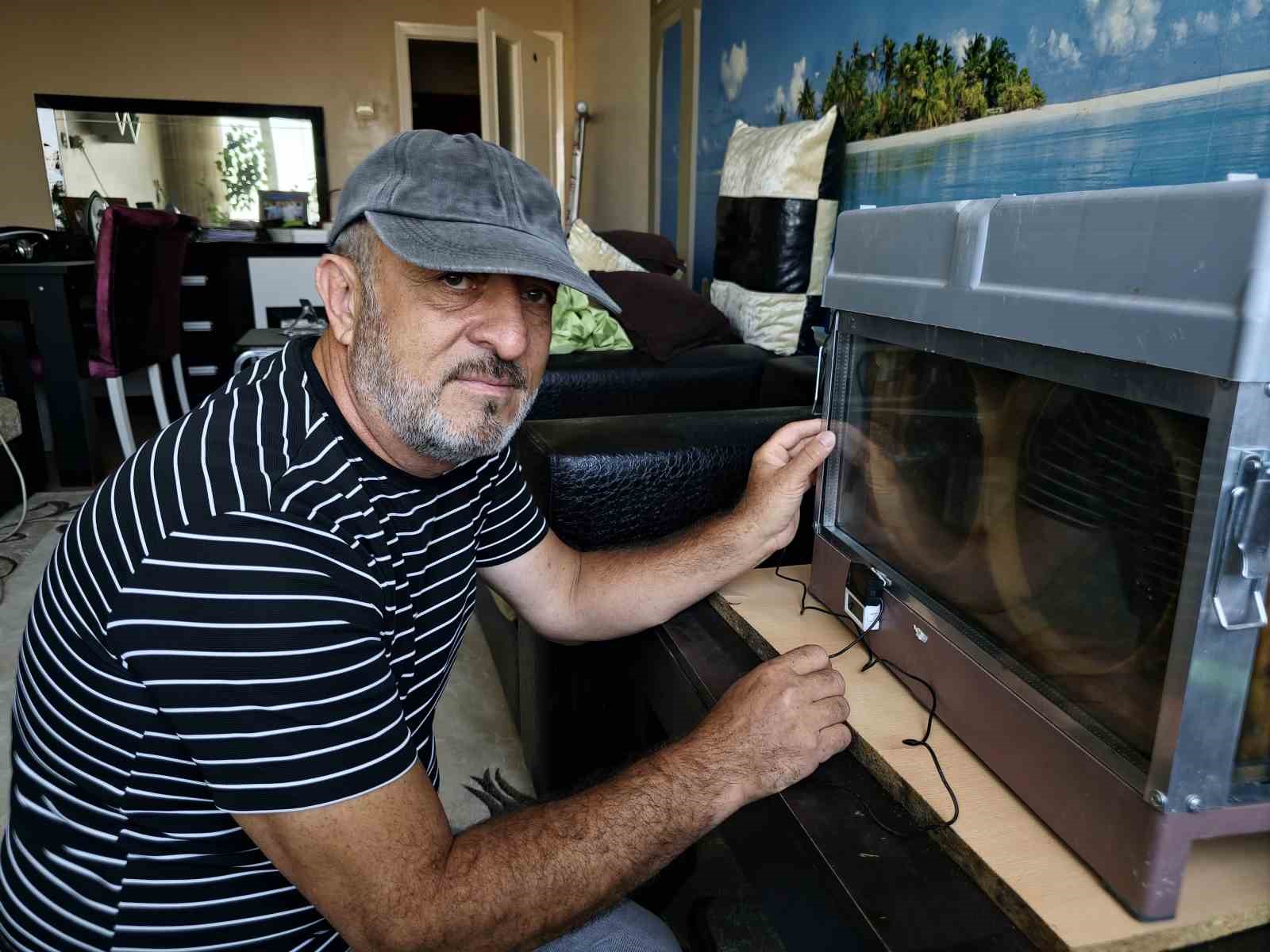 Bu düzenek görenleri şaşırtıyor; Vızır vızır çalışan arılar 15. kata bal götürüyor