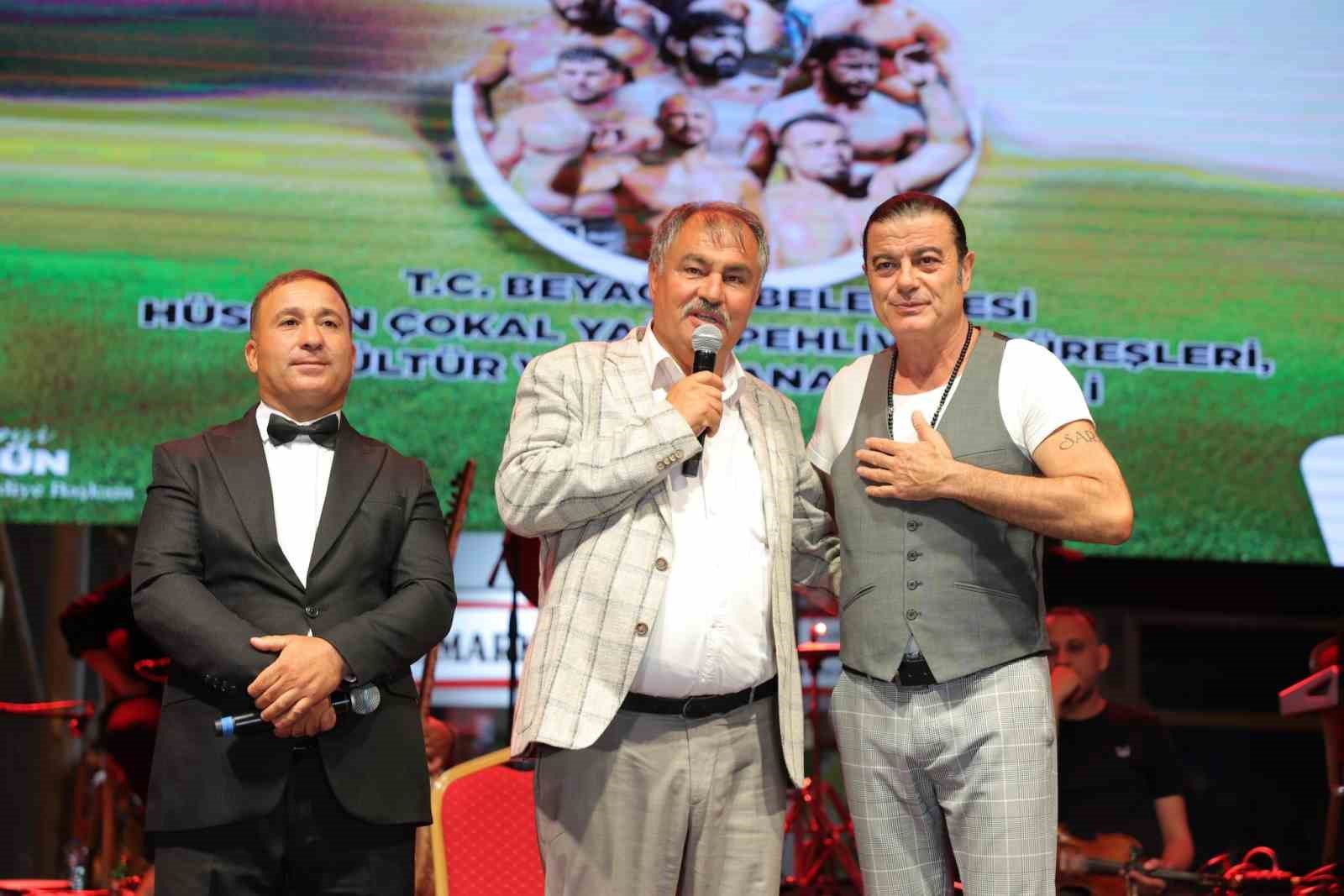 Başkan Pütün yerel sanatçılara sahip çıkarak gönüllüleri fethetti