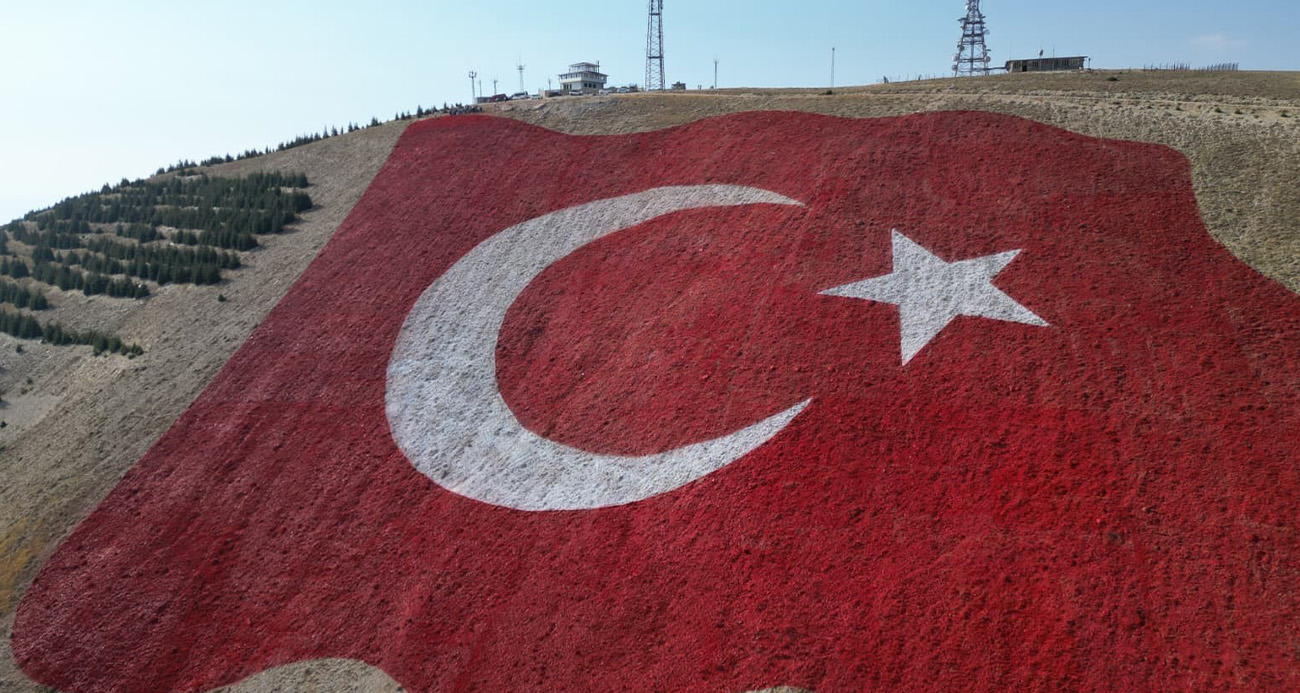 Savaş uçakları selamladı!