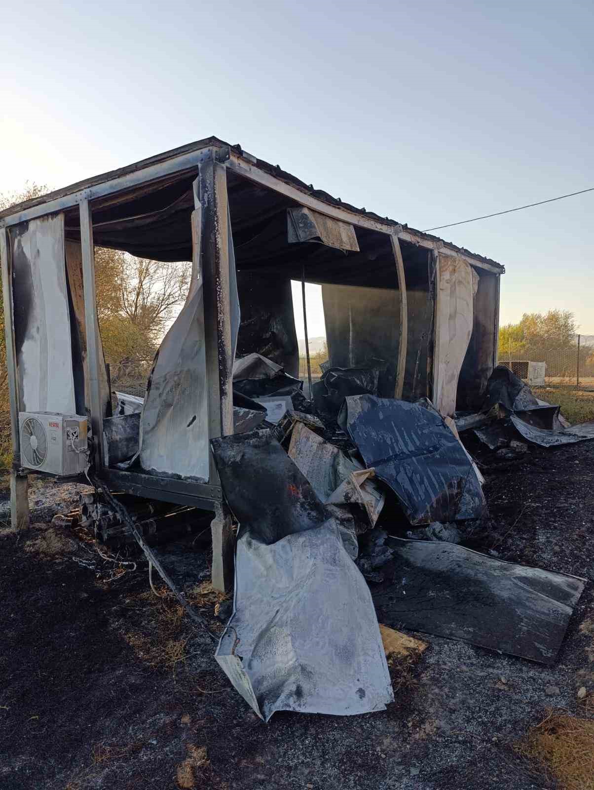 Muş’ta çıkan yangında 30 dönümlük alan küle döndü