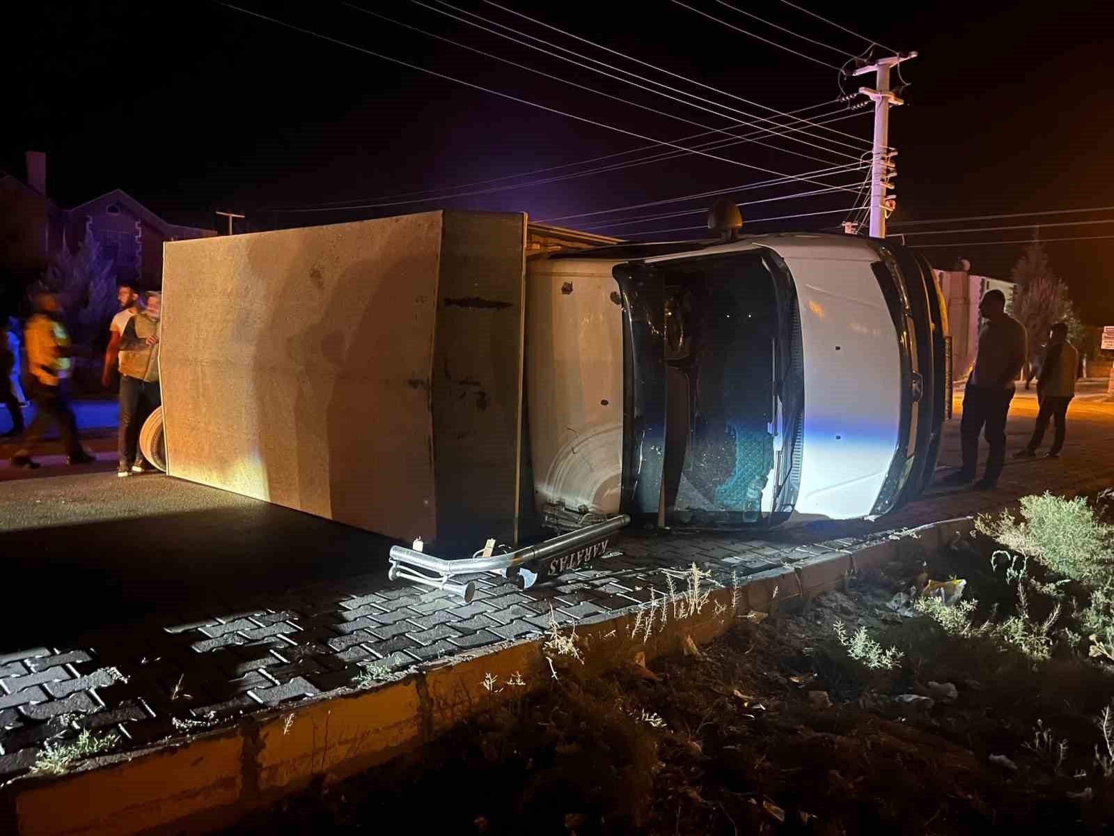 Karapınar’da kamyonet ile otomobil çarpıştı: 2 yaralı