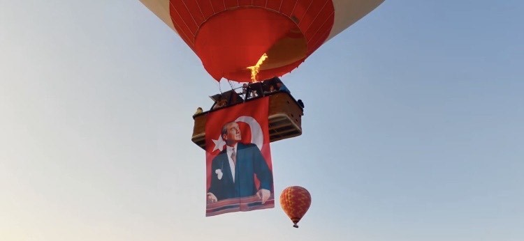 Şehit aileleri 30 Ağustos’u Pamukkale semalarında kutladı