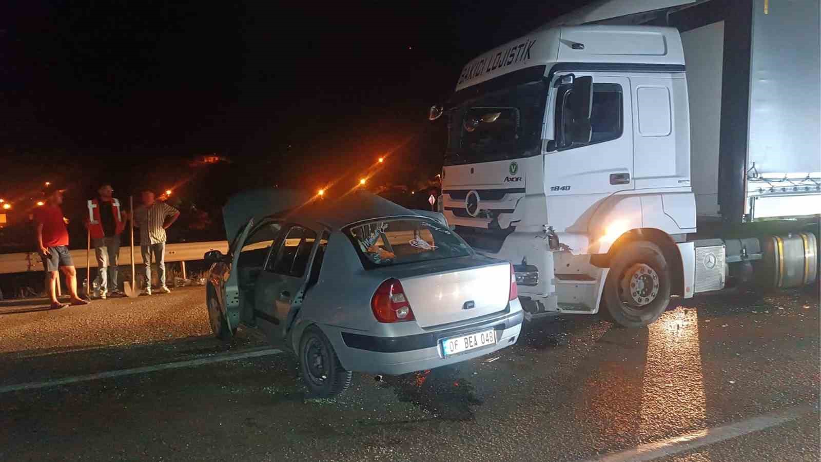 Kırıkkale’de tır ile otomobil çarpıştı: 6 yaralı