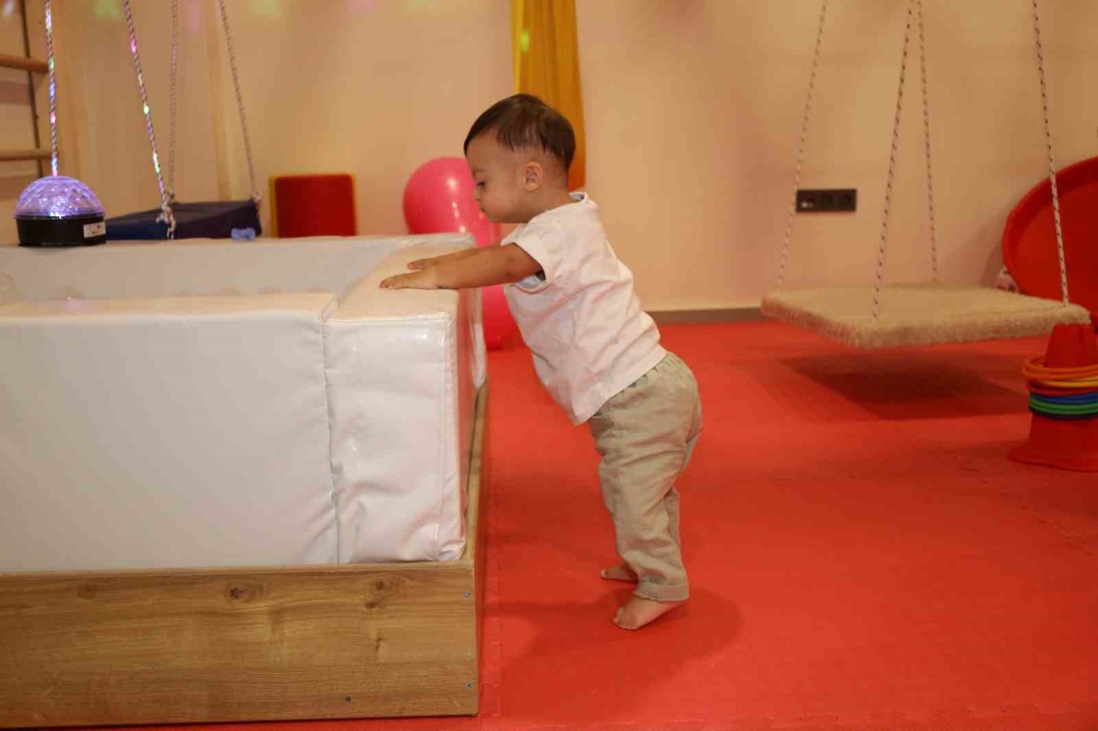 Minik Yağız’ın ilk adımları ailesine bayram yaşattı