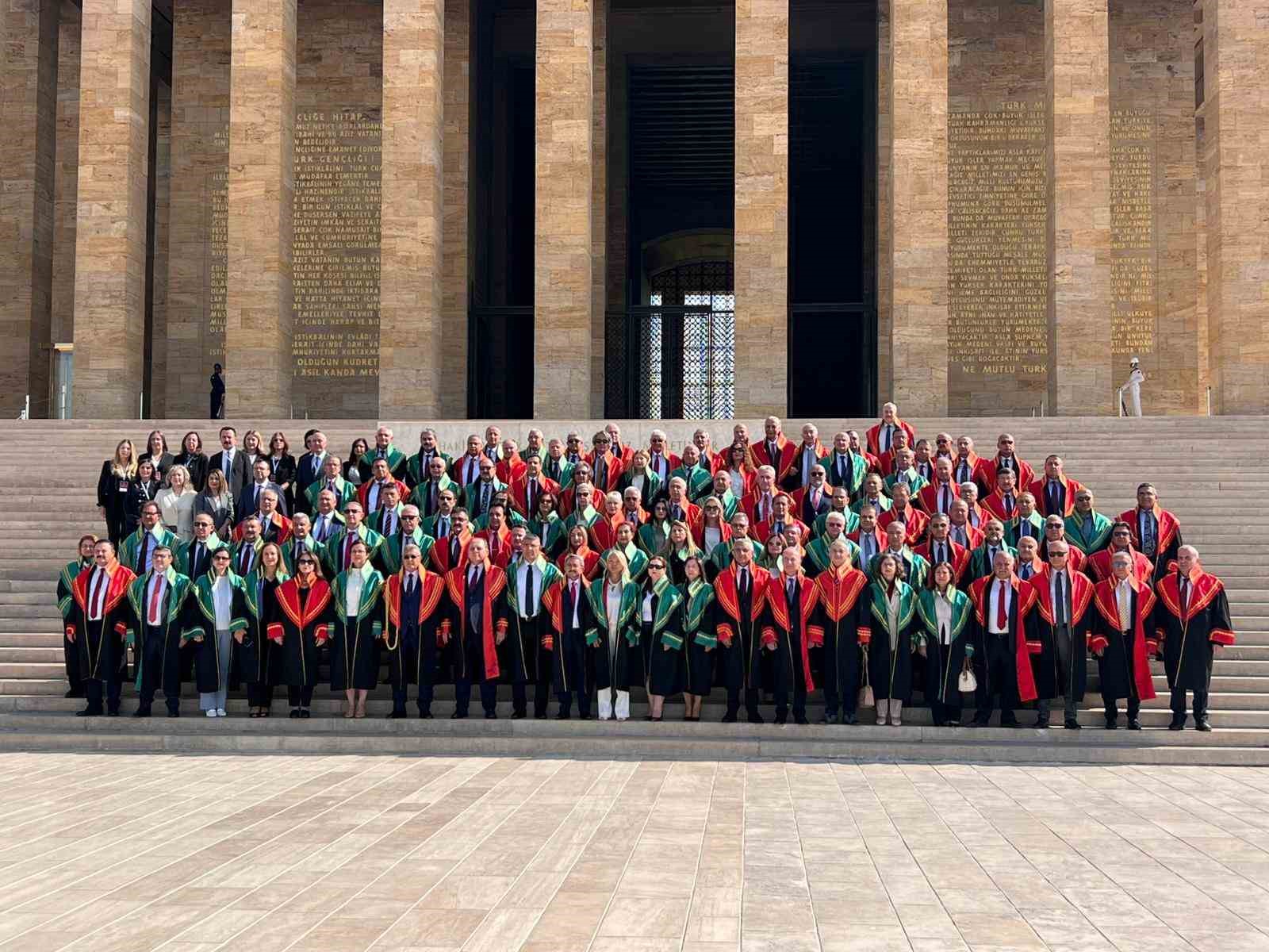 Yargıtay üyeleri, adli yılın açılışı dolayısıyla Anıtkabir’i ziyaret etti