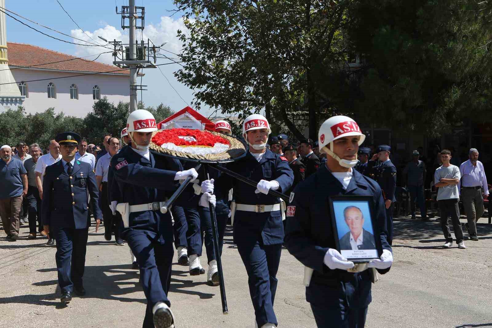 Kıbrıs Gazisi Rafi Koç, askeri törenle son yolculuğuna uğurlandı