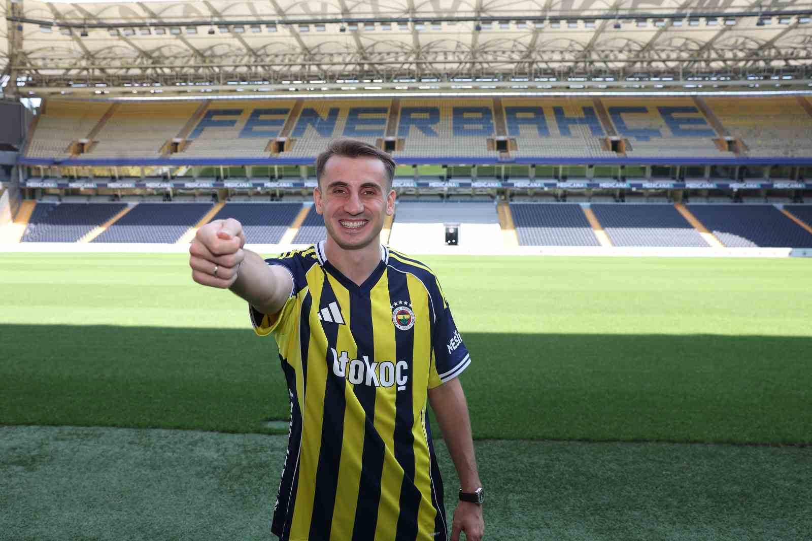 Kerem Aktürkoğlu, Fenerbahçe ile 4 yıllık sözleşme imzaladı