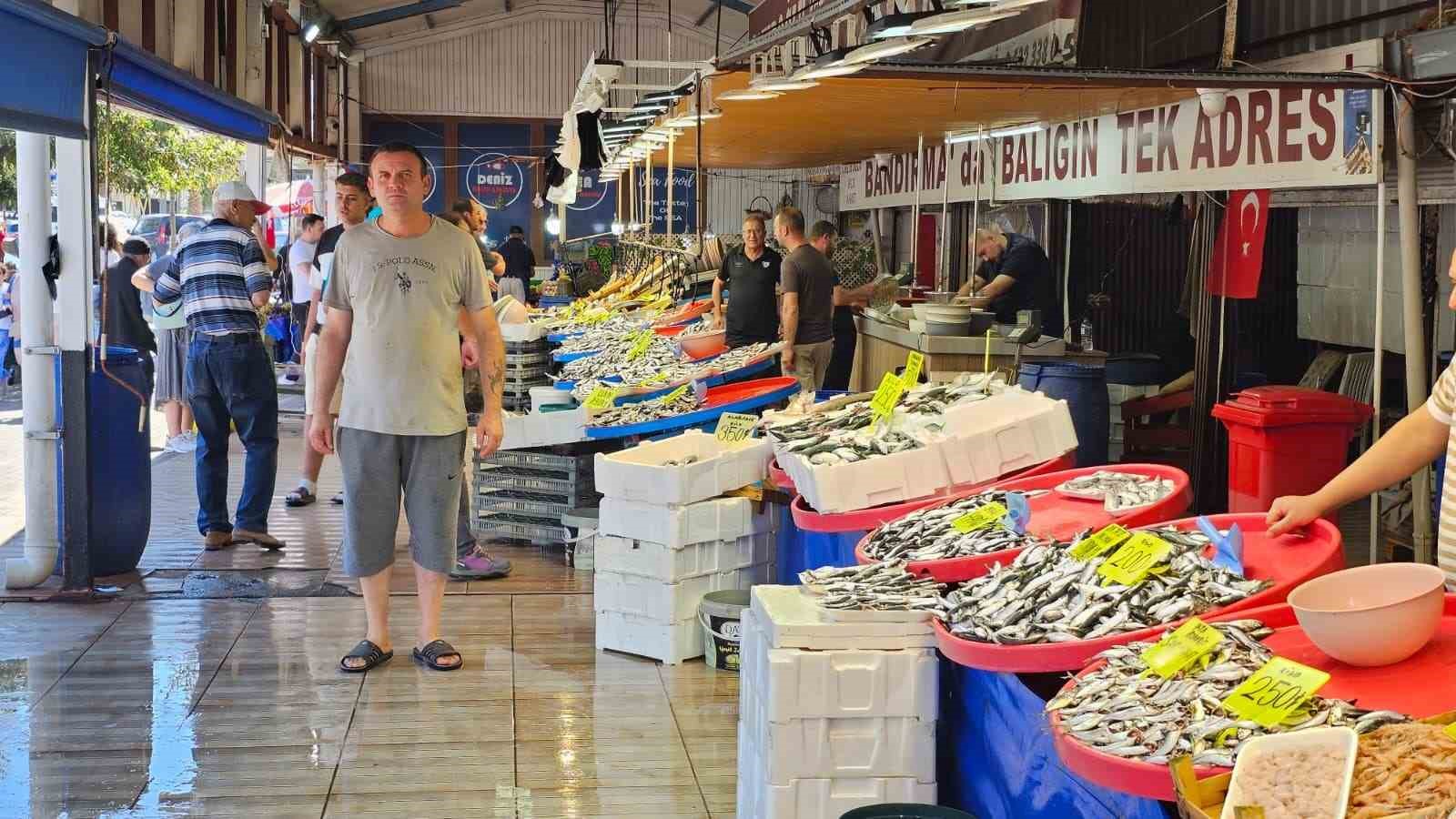 Av yasağı kalktı, balık tezgahları şenlendi