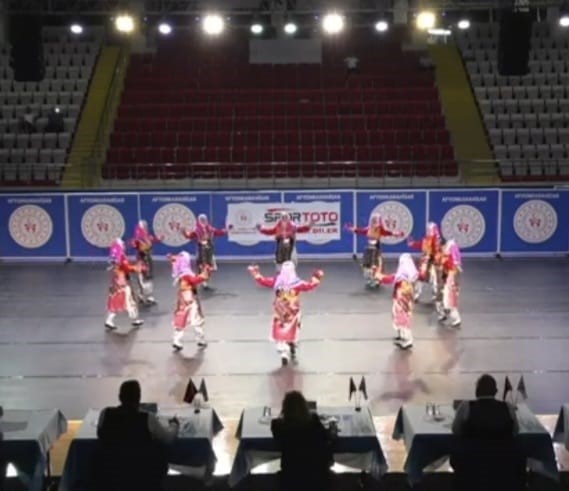 Balıkesirli folklorcular göz doldurdu