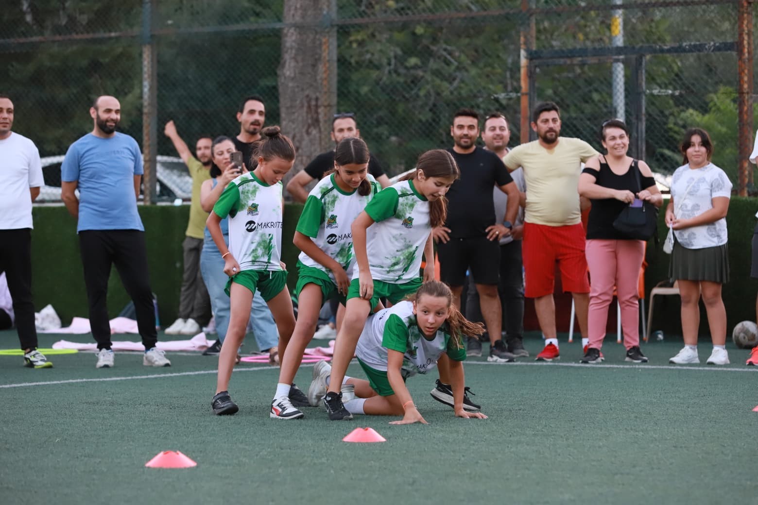 Denizli’de sporcular aileleriyle yarıştı