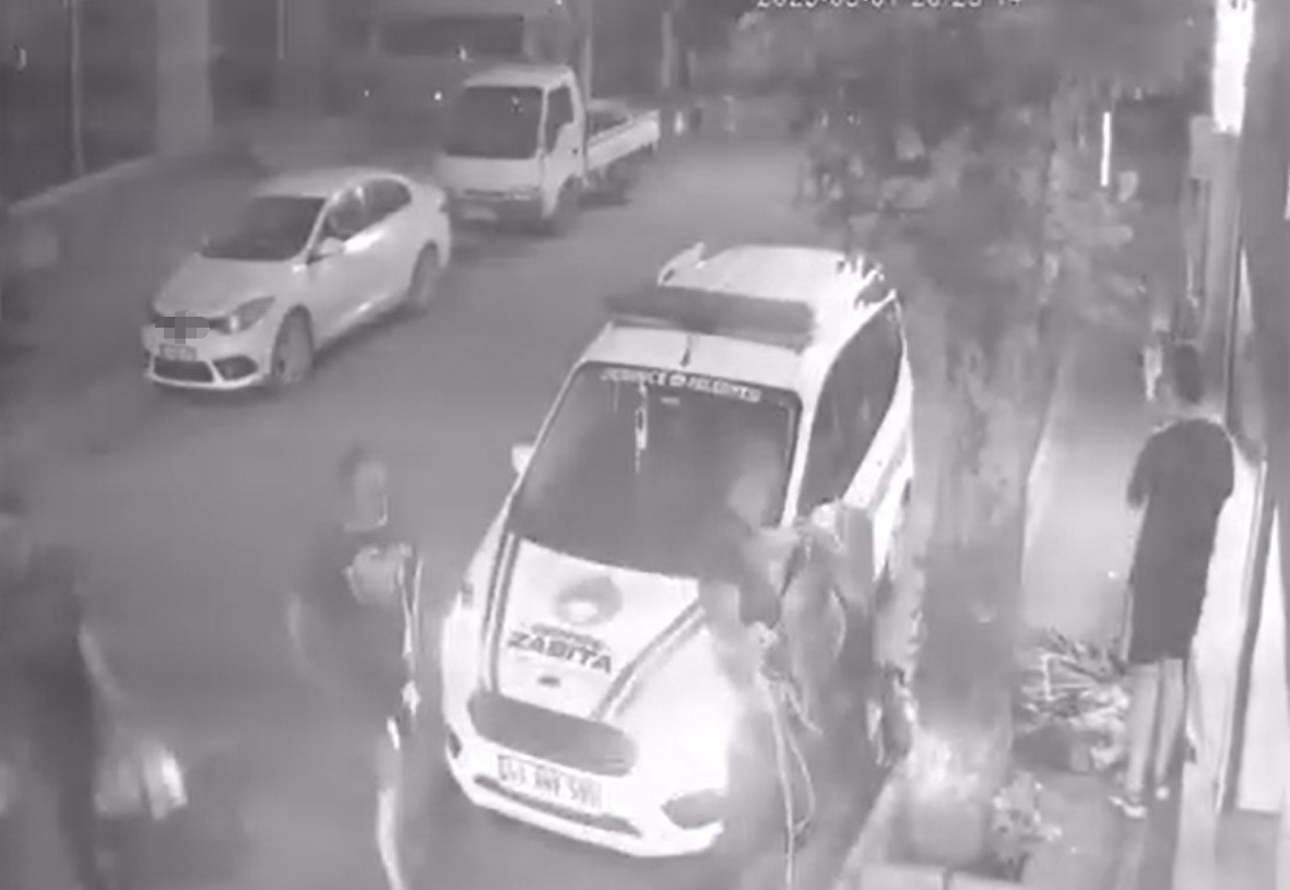 Kocaelispor bayraklarına zabıtadan gece yarısı operasyonu