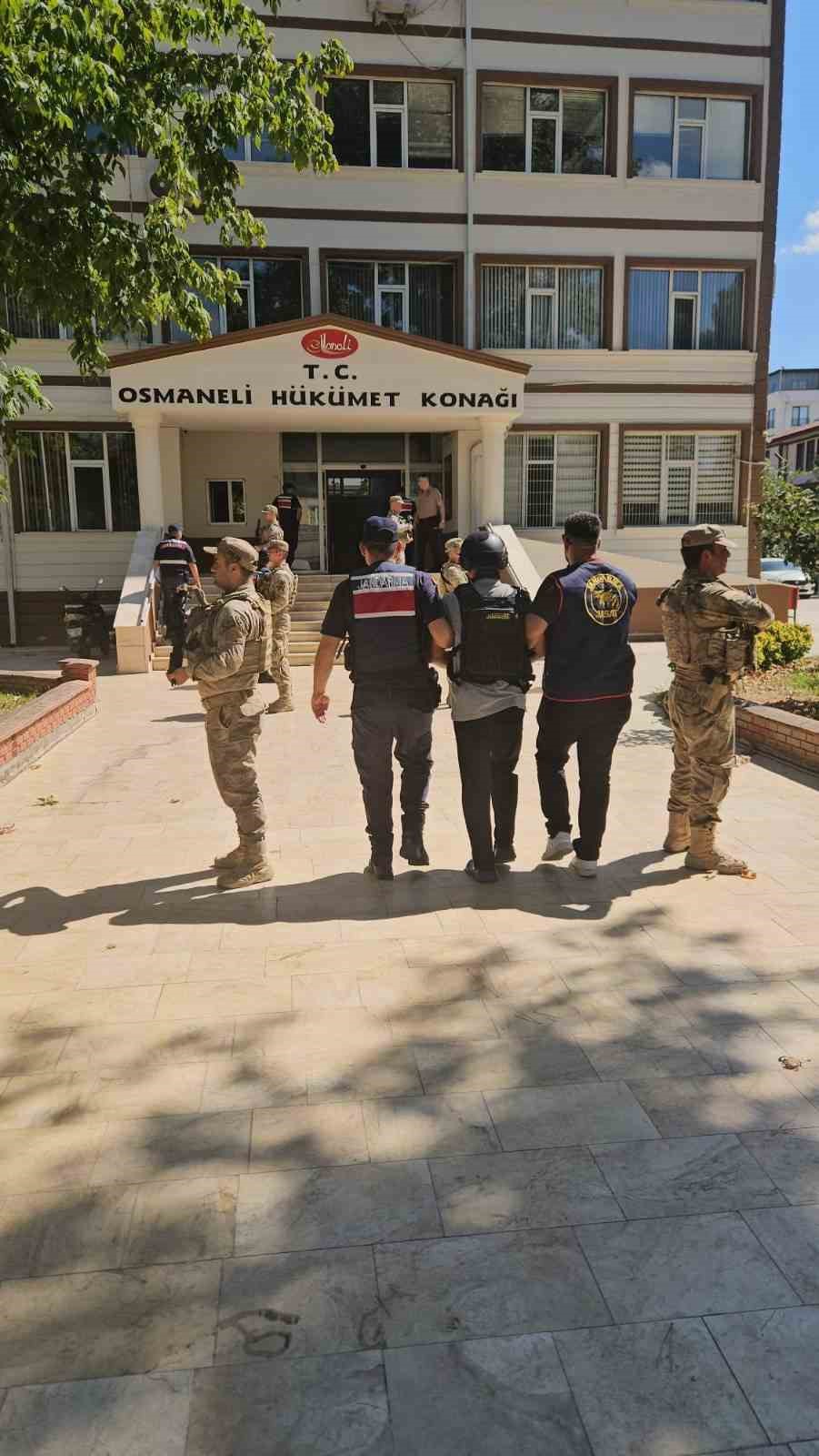 Cinayet zanlısı tutuklanarak cezaevine gönderildi