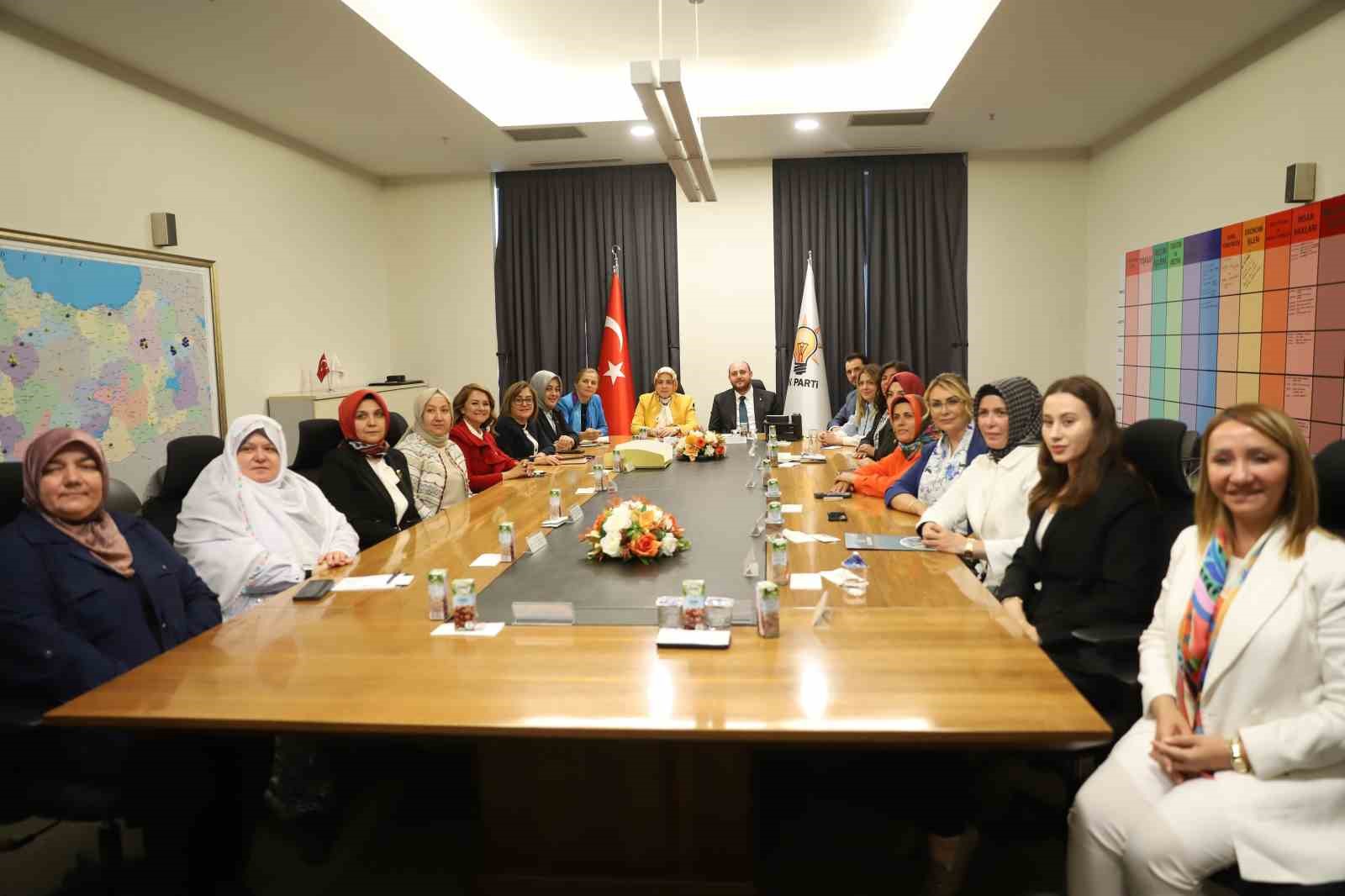 AK Parti Kadın Kolları’ndan Kadın Belediye Başkanlarıyla İstişare Toplantısı