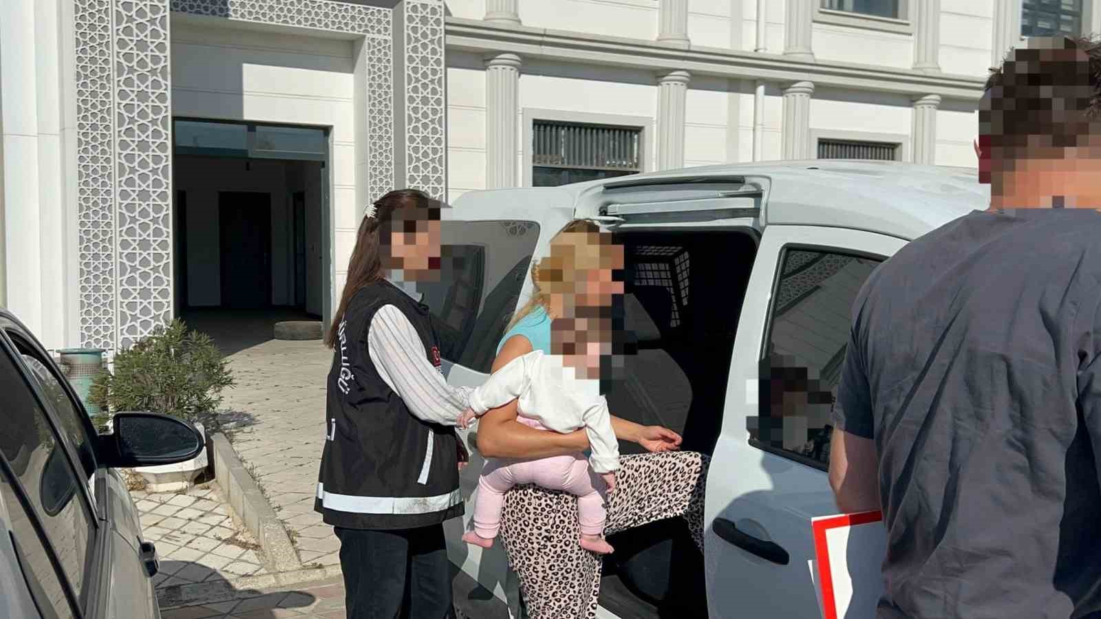 Kocaeli’de 114 suç kaydı bulunan kadın kucağında bebekle adliyeye sevk edildi