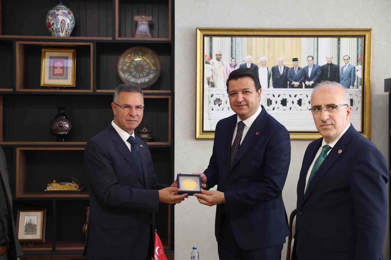 Filistin Büyükelçisi Faed Mustafa’dan Saadet Partisi’ne ziyaret: 