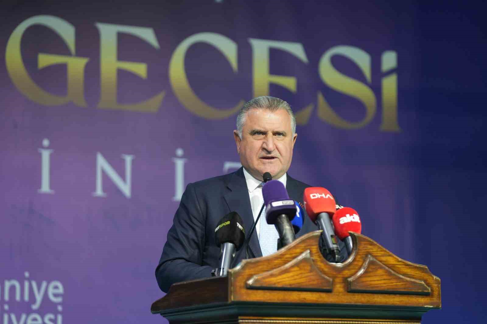 Bakan Osman Aşkın Bak: 