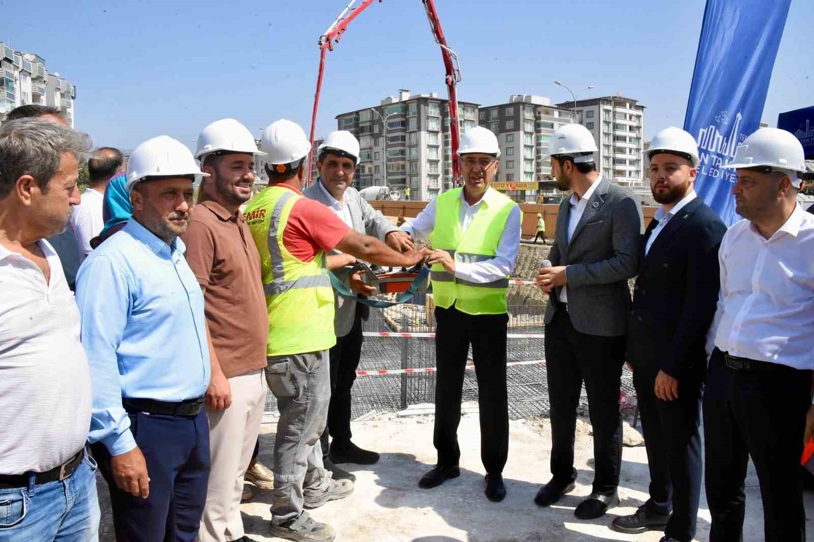 Antakya Belediyesi, Gençlik Merkezi ve Pazar Alanı Kompleksi inşası için temel attı