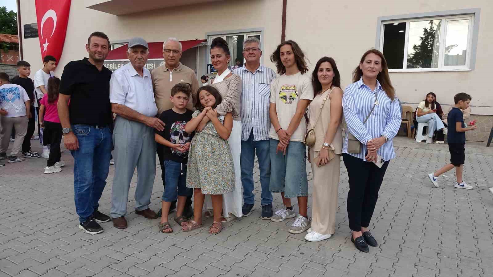 Demirbilekli çocuklara Almanya’dan sürpriz oyuncak yağmuru