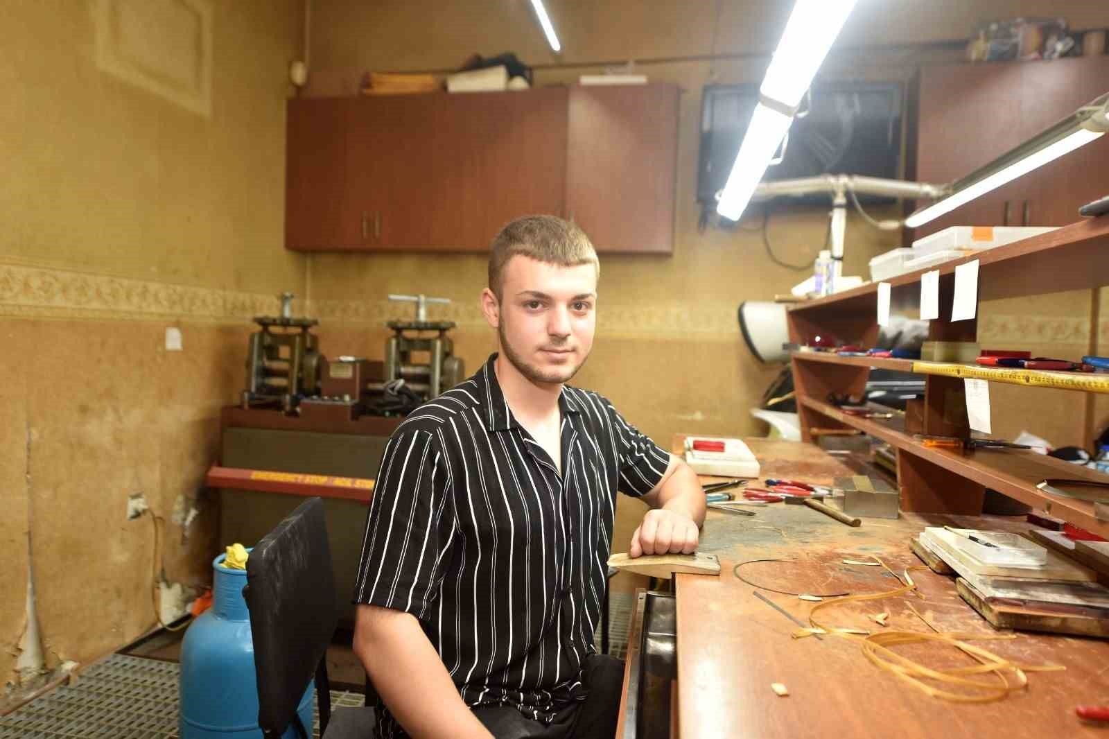 Trabzon’da 16 yaşındaki hasır işlemecisi Metehan Arslan yılın kalfası seçildi