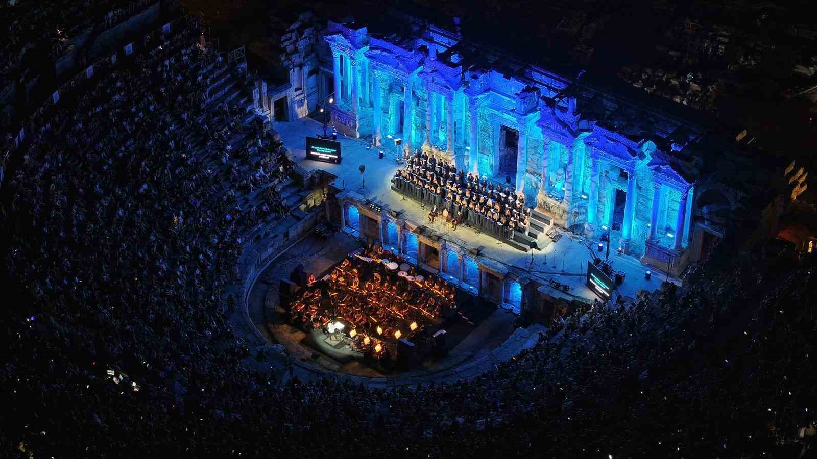 Hierapolis Antik Kenti tarihi konserle on binleri ağırladı