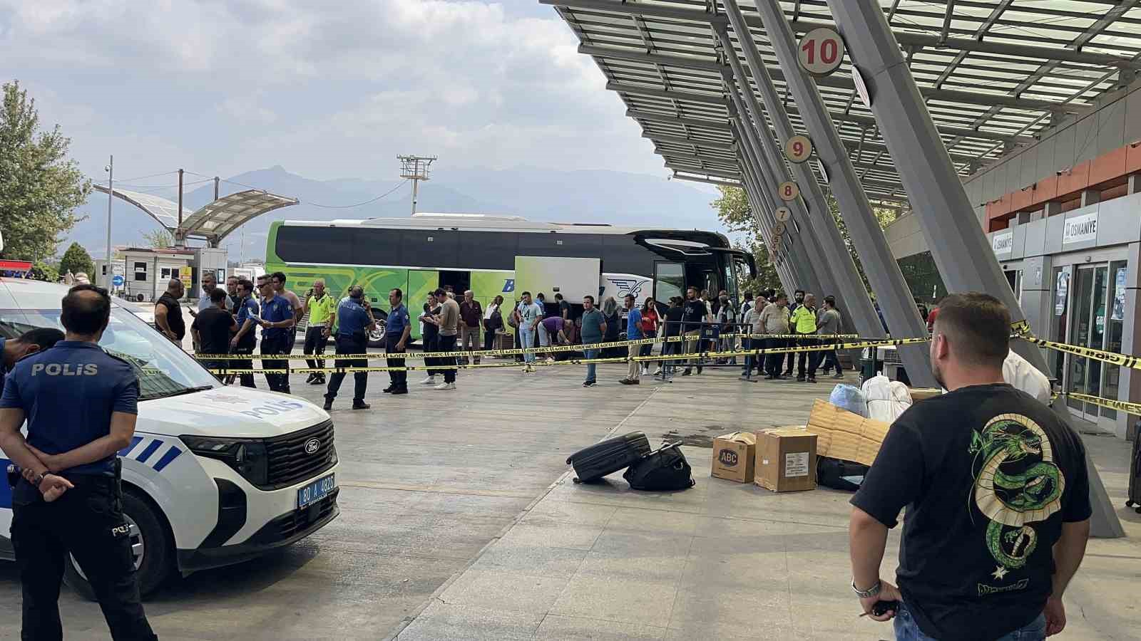 Otogarda kızını vuran babayı vatandaşlar darbetti