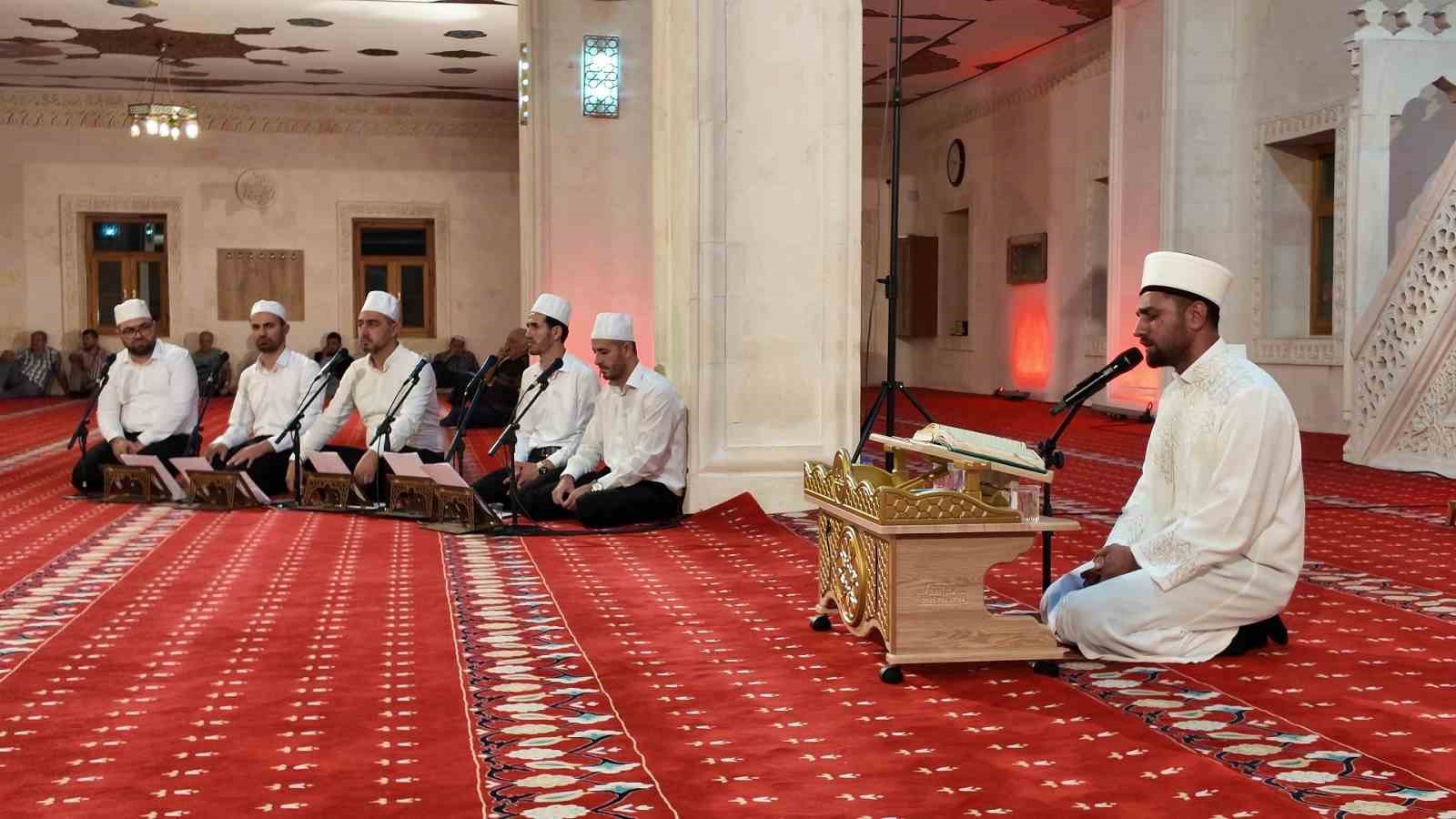 Mardin’de Mevlid Kandili’nde camiler doldu taştı