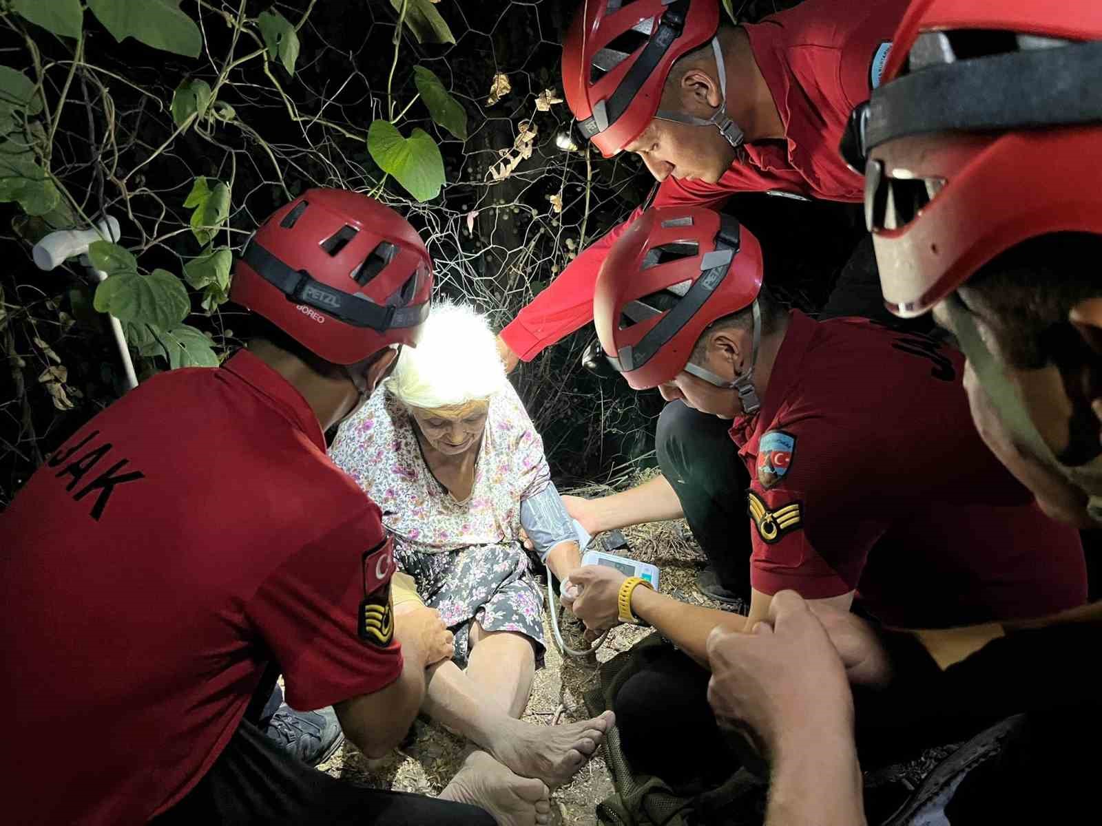 Yaşlı kadın mama verdiği köpek sayesinde bulundu