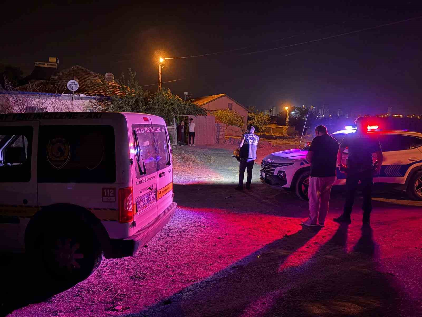 Çocuk yüzünden çıkan kavgada komşunu bıçakladı: 1 ağır yaralı