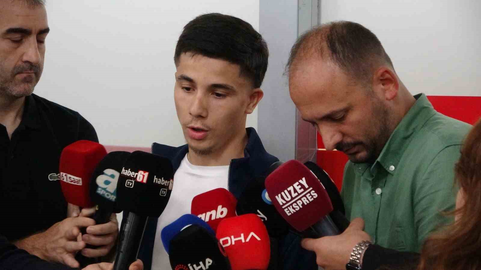Trabzonspor’un yeni transferi Benjamin Bouchouari, Trabzon’a geldi