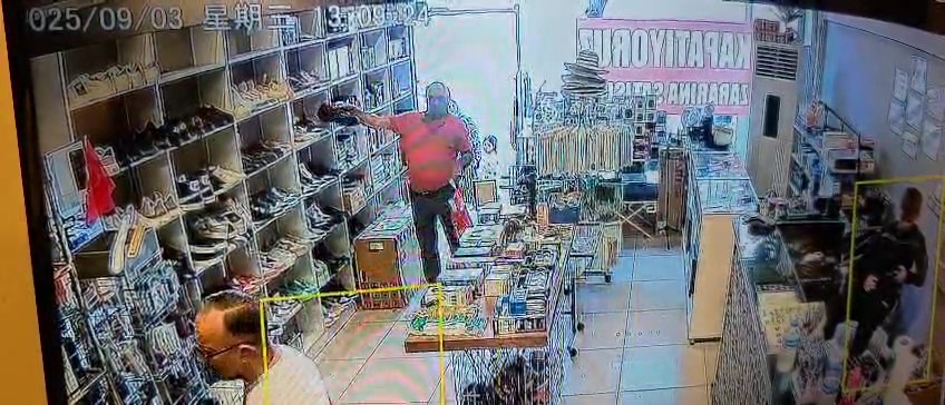 Müşteri gibi geldiği mağazadan ayakkabıyı böyle çaldı