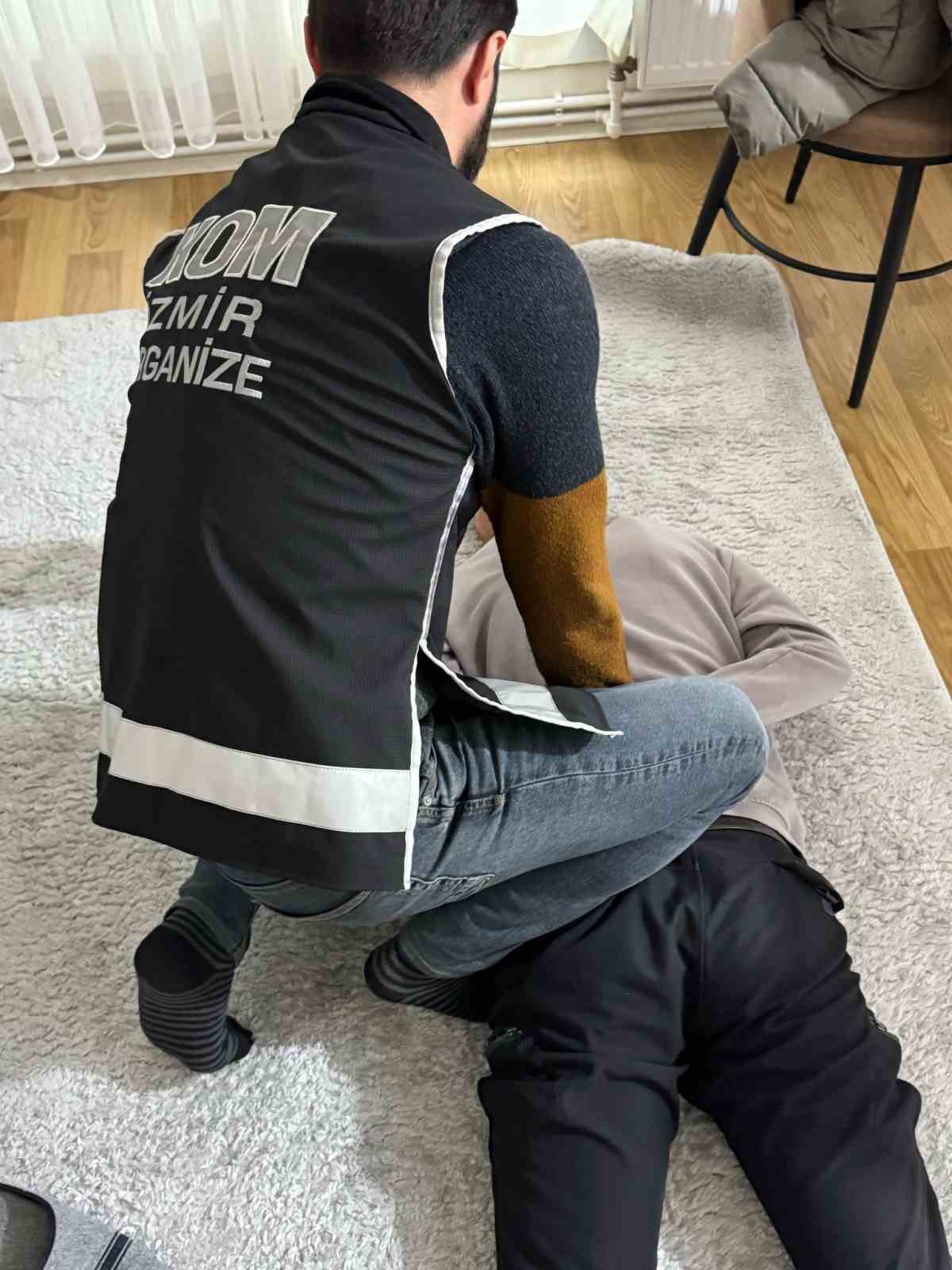 30 yıl hapisle aranan şahıs, Menemen’de gizlendiği evde yakalandı