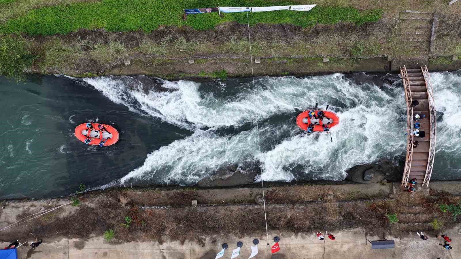 Sporcular derede kıyasıya yarışıyor