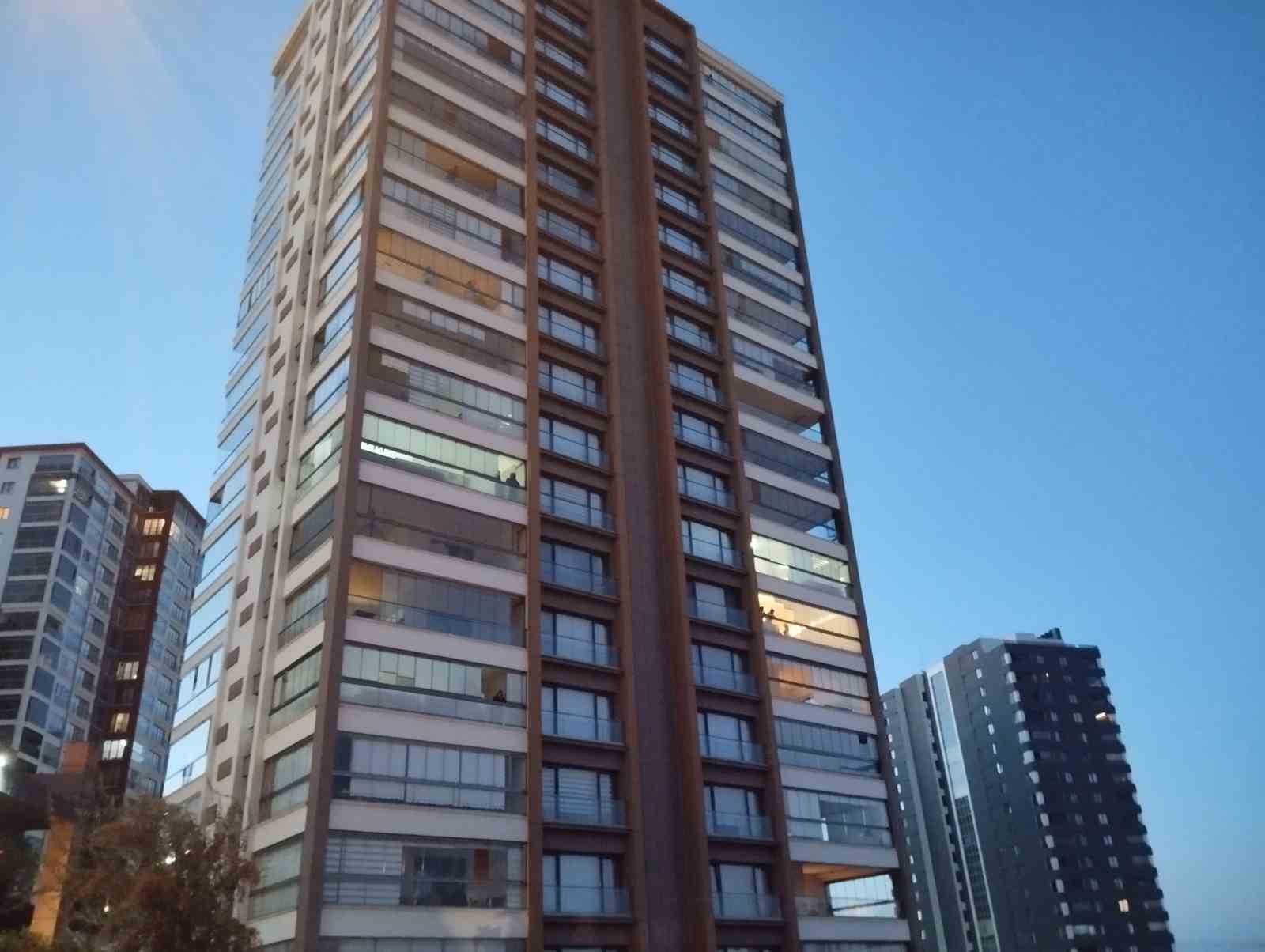 Boşanma aşamasındaki eşini çocuklarının yanında öldürdü