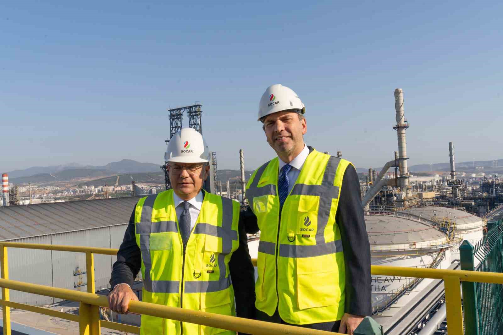 Azerbaycan Enerji Bakanı Şahbazov ve Bakan Bayraktar, SOCAR Türkiye’nin Aliağa’daki üretim sahasını ziyaret etti