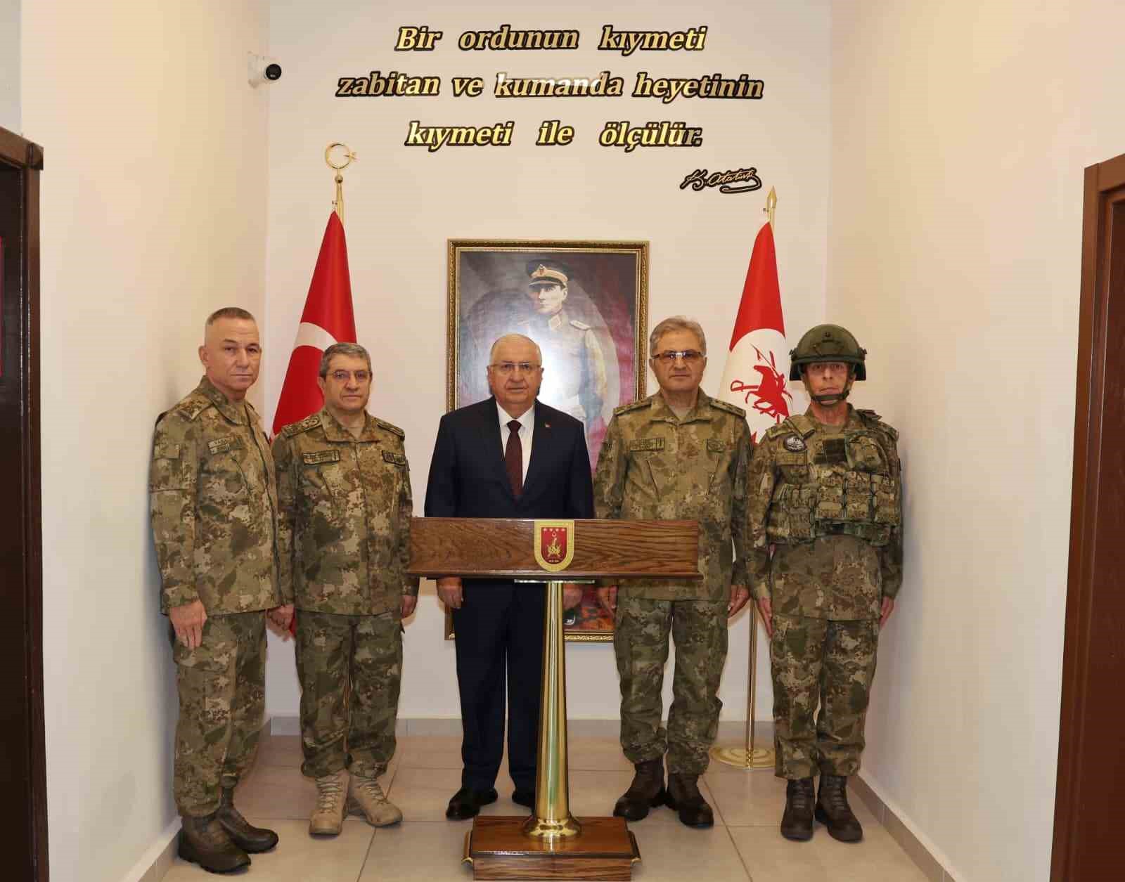 Bakan Güler, Kara Kuvvetleri Komutanlığının Eğitim ve Faaliyet Yılı Açılış Töreni’ne katılmak üzere Konya’ya gitti