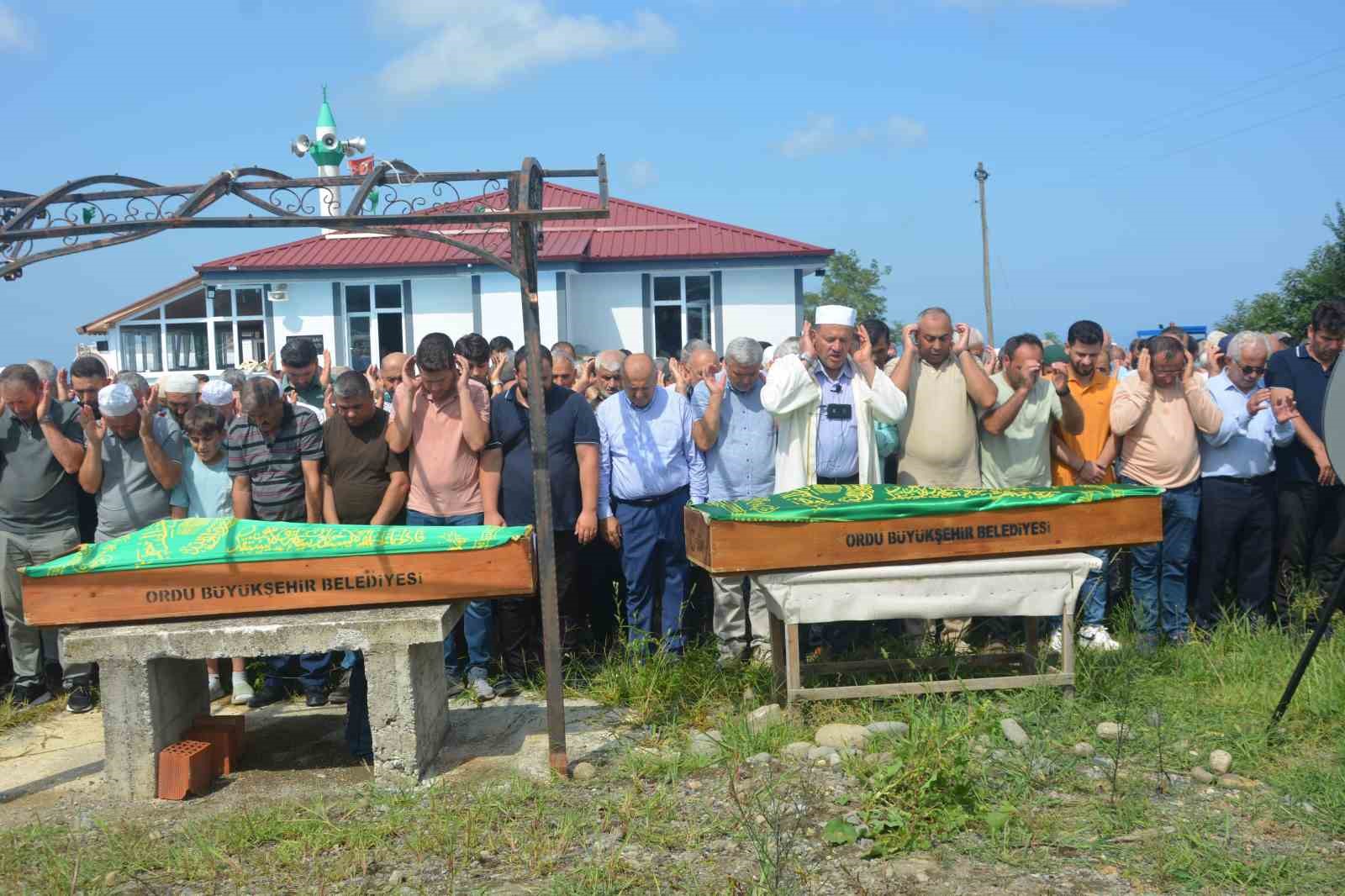 Ordu’da ’su gideri’ cinayetinde ölen 2 kardeş toprağa verildi