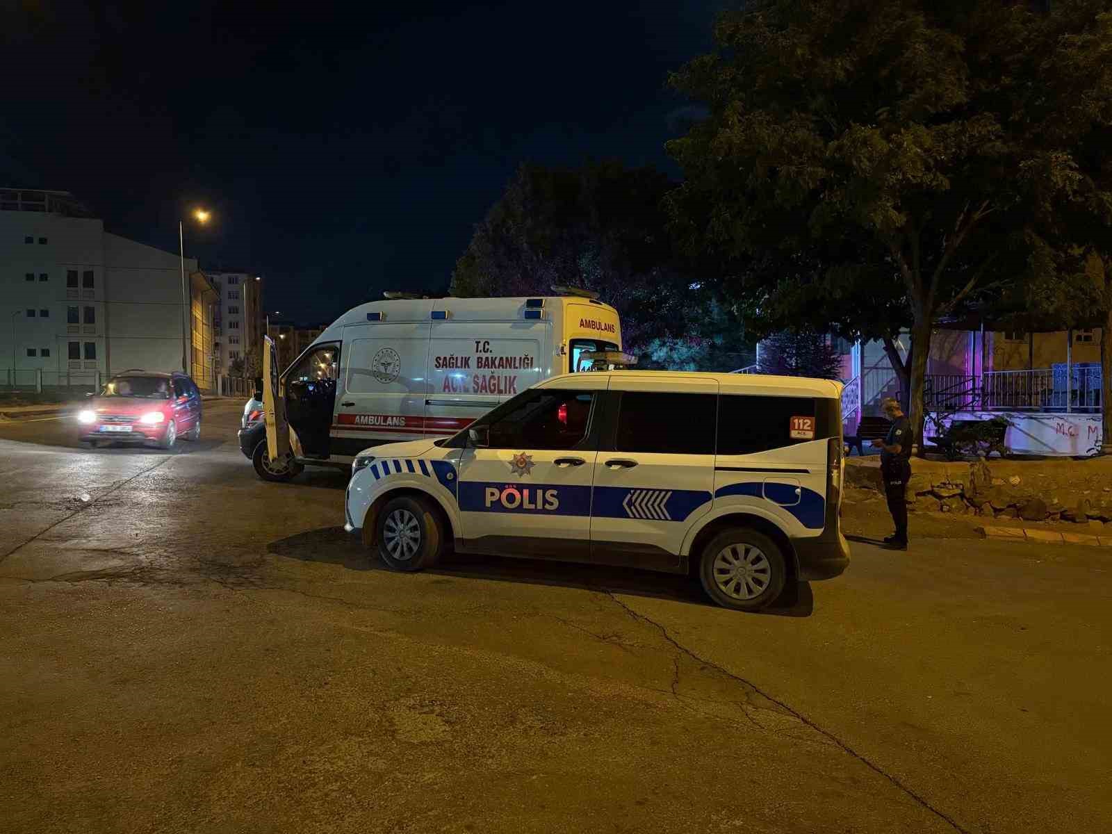 Tartıştığı şahsı caminin bahçesinde bıçakladı: 1 yaralı