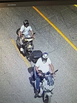 Motosikletlilerin tehlikeli yardımlaşmasına ceza