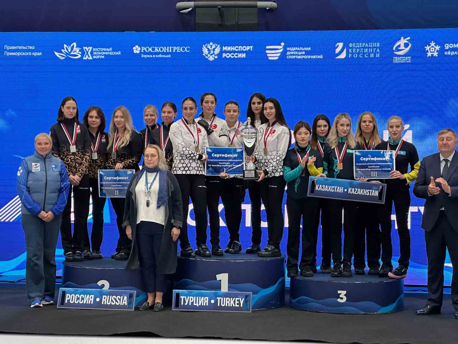 Curling milli takımı çifte madalya ile dönüyor