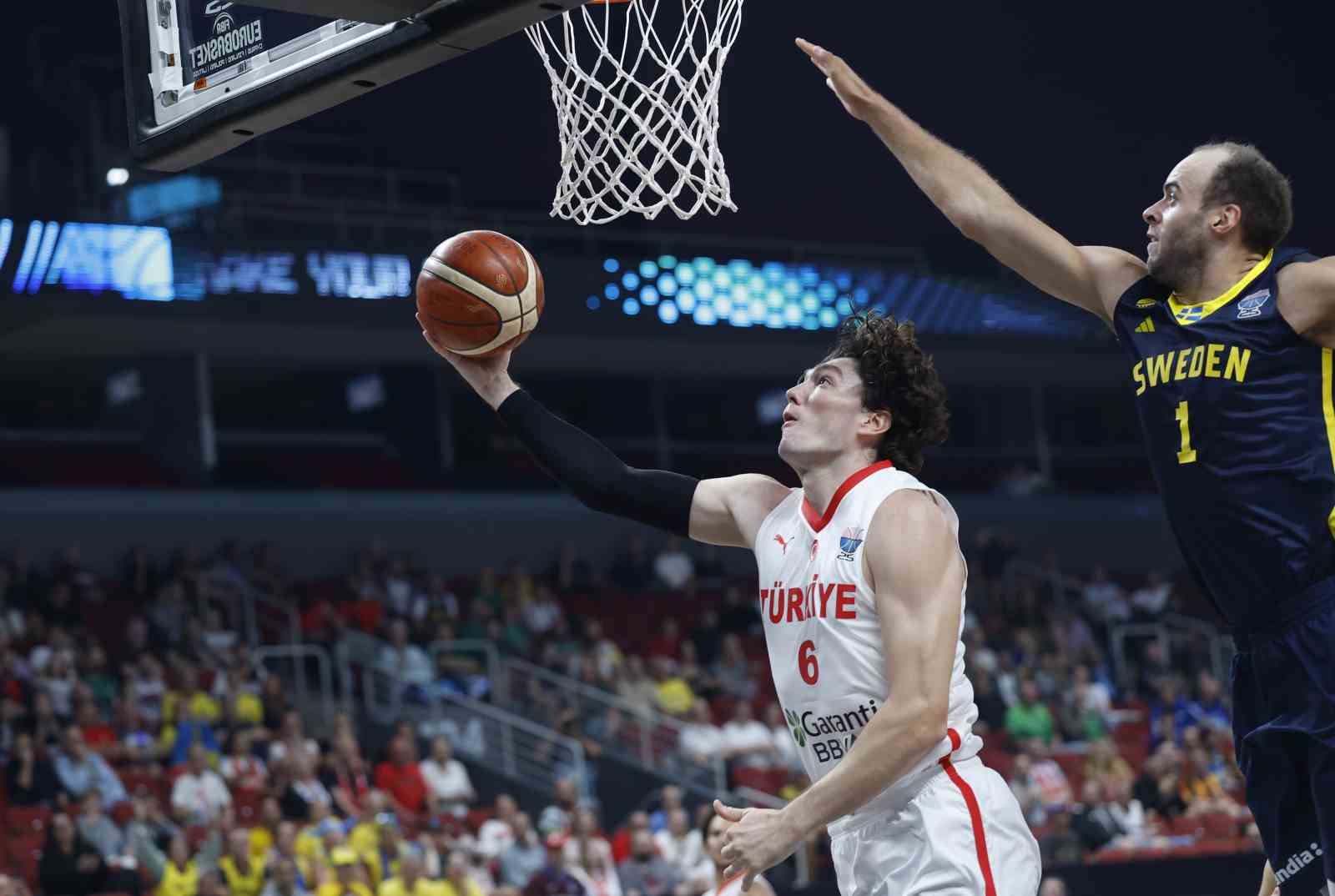 Milliler, Avrupa Basketbol Şampiyonası’nda çeyrek finale yükseldi