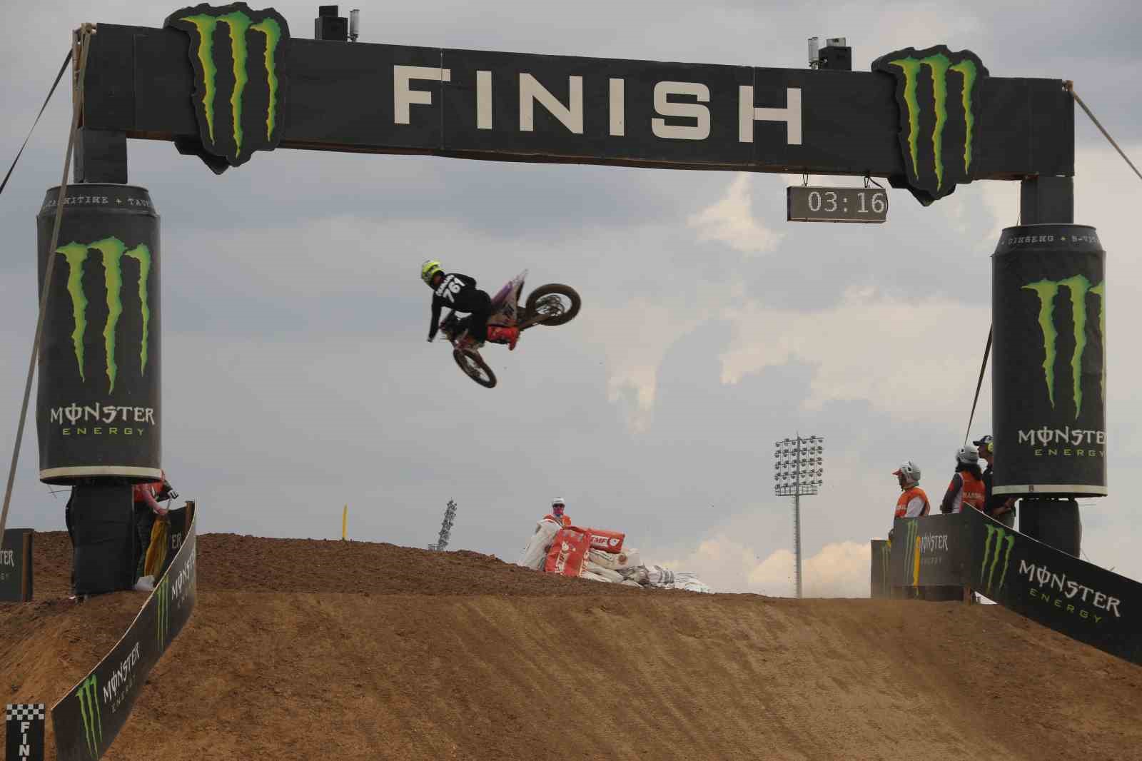 MXGP sıralama yarışları başladı