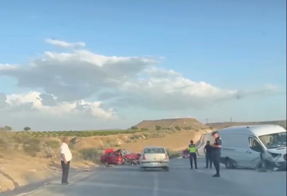 Nevşehir’de otomobil ile minibüs kafa kafaya çarpıştı: 1 ölü, 2 yaralı