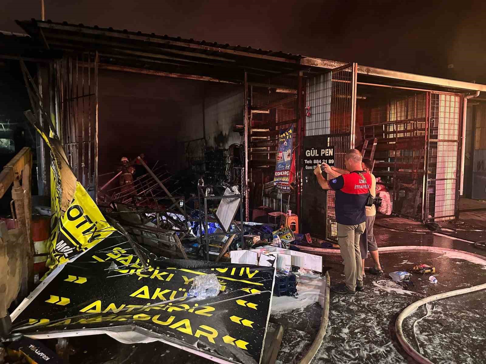 İzmir’de sanayi sitesinde yangın: 3 iş yeri kül oldu