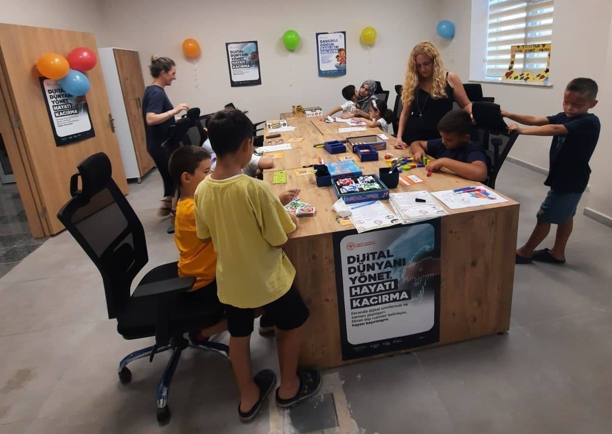 Turgutlu’da çocuklar ’Teknoloji Orucu’ tuttu, hediyeleri kazandı