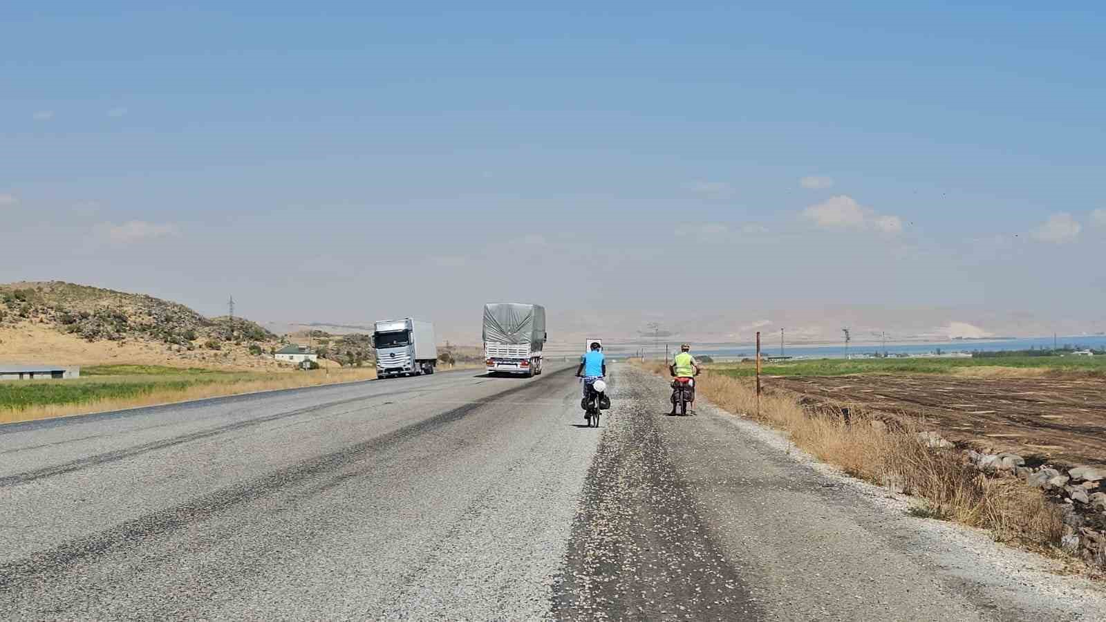 Bisikletseverlerden Van Gölü’ne büyük ilgi