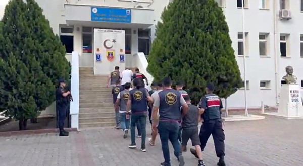 FETÖ tehdidiyle 1 milyon 293 bin lira dolandıran 5 sahte polis yakalandı