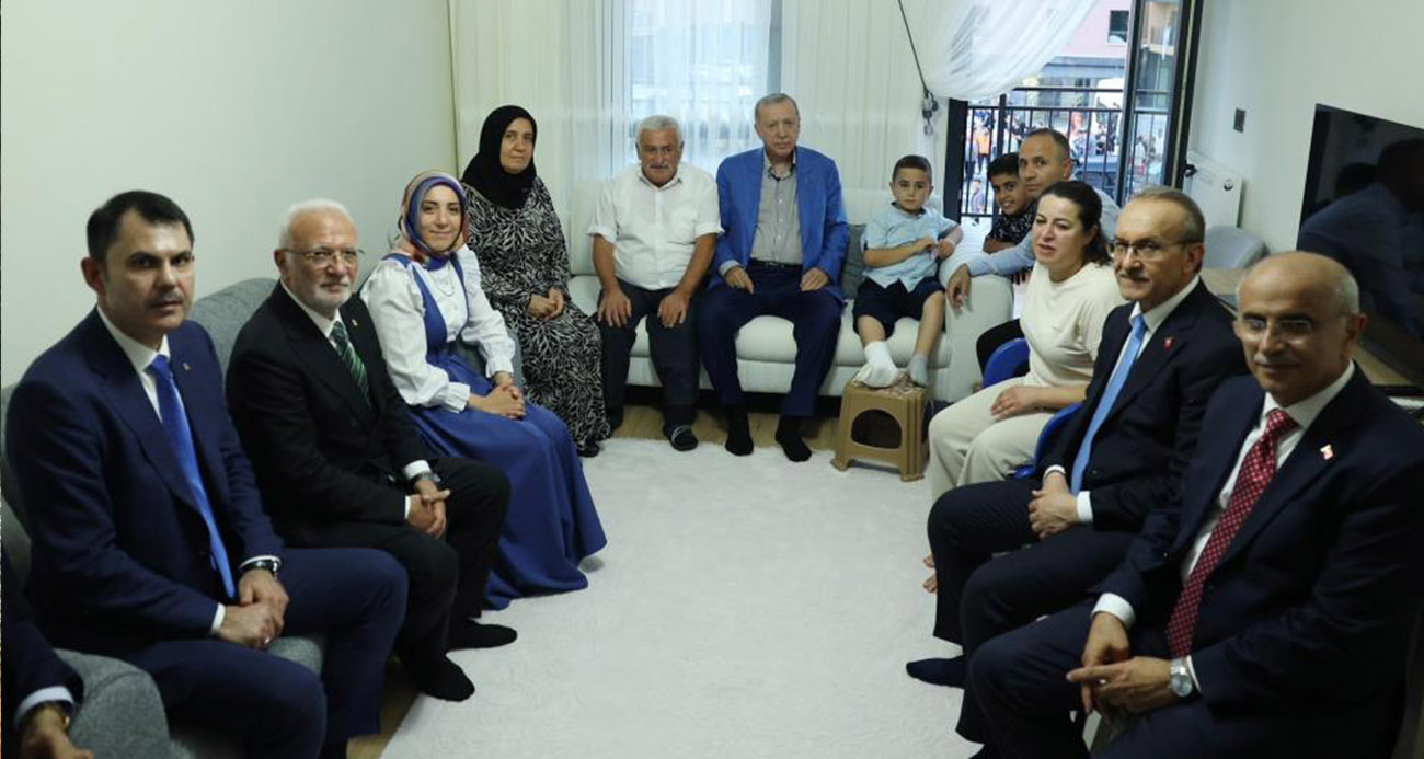 Cumhurbaşkanı Erdoğan, Malatya’da depremzede bir aileyi ziyaret etti