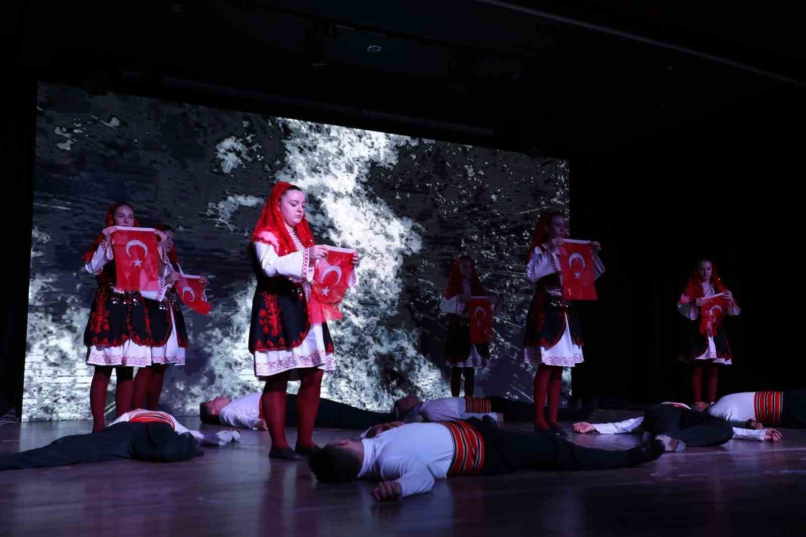 İnegöl’ün kurtuluşunun 103 yıllık hikayesi sahnede sergilendi