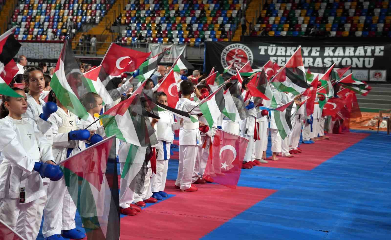 Gazze için karate turnuvası düzenlendi